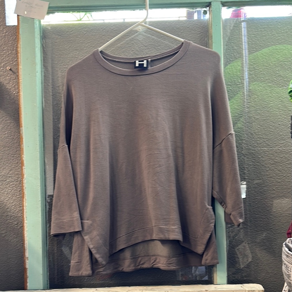 H by Bordeaux Brown Top Essential